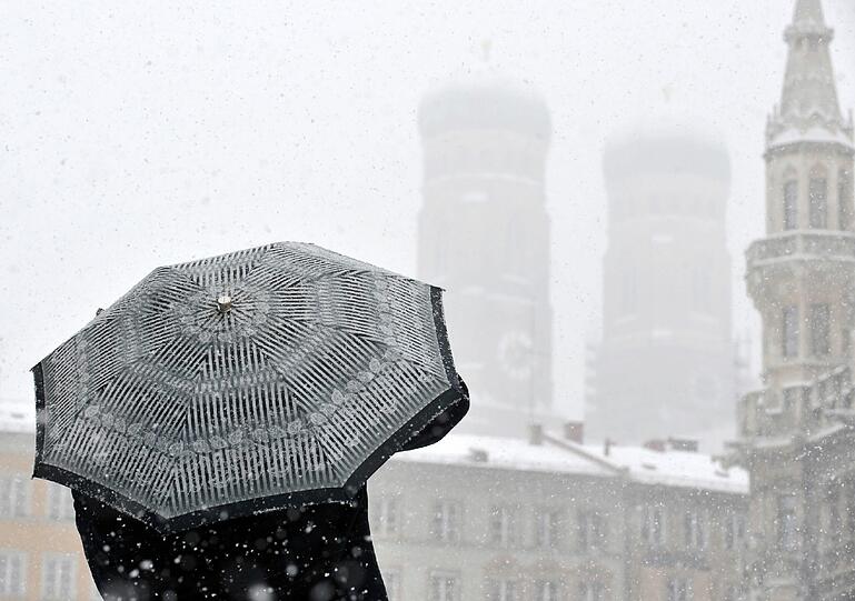 Mal Schnee, mal Regen, einfach ungemütlich: Am Wochenende soll es in München erstmals schneien.