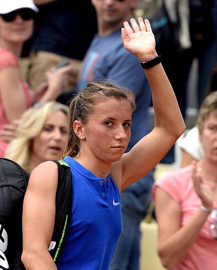 Auch Fed-Cup-Teamchefin Barbara Rittner ist enttäuscht über das Abschneiden der deutschen Spielerinnen bei den French Open: "Die Bilanz ist schon ernüchternd, wir haben natürlich andere Ansprüche. Viele konnten aus unterschiedlichen Gründen einfach nicht ihr bestes Tennis abrufen." Bilder vom Ausscheiden Annika Becks gegen Irina-Camelia Begu.