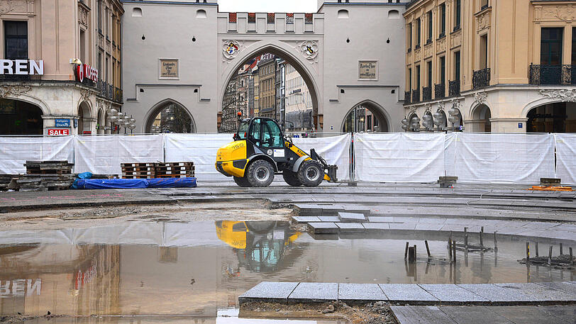 Ältere Bilder von der Stachus-Baustelle. Sie wird wahrscheinlich den ganzen Sommer über dauern.