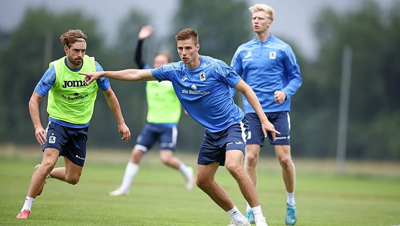 Siemen Voet (Mitte) mit David Philipp (l.) und Raphael Schifferl im Löwen-Trainingslager.