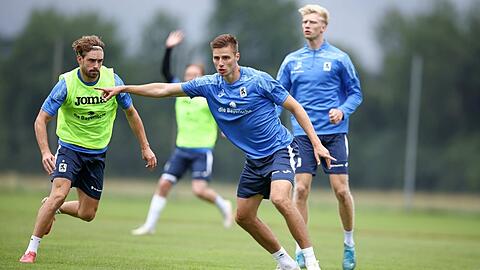 Siemen Voet (Mitte) mit David Philipp (l.) und Raphael Schifferl im Löwen-Trainingslager.