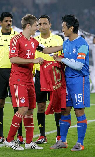 Bayern München hat ein Testspiel gegen die Nationalmannschaft von Indien leicht und locker mit 4:0 (4:0) gewonnen. Gomez, Schweinsteiger und Müller trafen für die Münchner. Die Bilder vom Spiel!