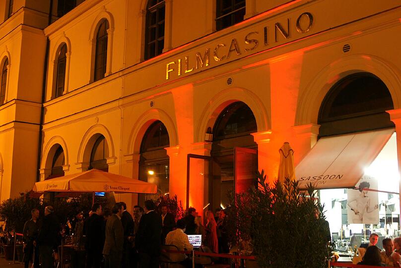 Im Filmcasino gibt's im Erdgschoss jetzt Seafood und Schampus. Eine neue Bar hat eröffnet und am Donnerstagabend schauten die Münchner Promis auf ein Glaserl vorbei.