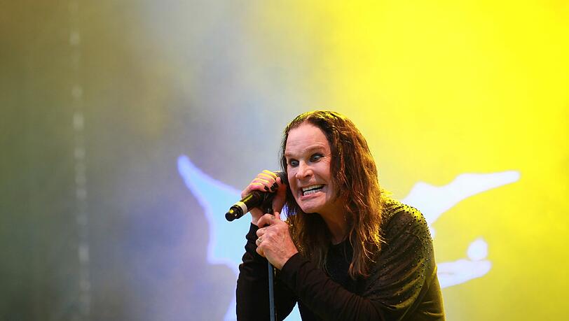 "I can't hear you!" Ozzy Osbourne mag schlecht hören, aber singen kann er (wieder) gut. "I can't hear you!" Ozzy Osbourne mag schlecht hören, aber singen kann er (wieder) gut.