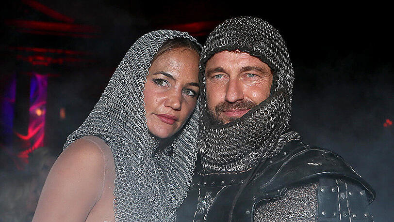 Wackere Rittersleut: Gerard Butler und Morgan Brown bei einer Halloween-Party in Hollywood Wackere Rittersleut: Gerard Butler und Morgan Brown bei einer Halloween-Party in Hollywood