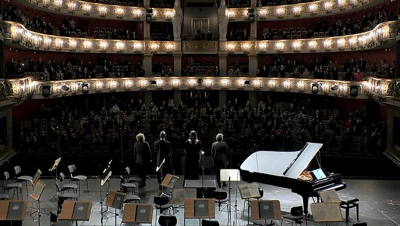 Ein ungewohnter Anblick: 700 Zuschauer im Nationaltheater nach der konzertanten Aufführung des ersten Aufzugs der "Walküre".
