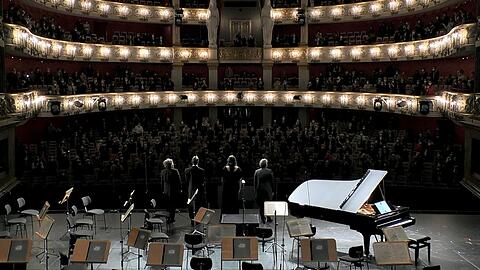 Ein ungewohnter Anblick: 700 Zuschauer im Nationaltheater nach der konzertanten Aufführung des ersten Aufzugs der "Walküre".