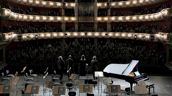 Ein ungewohnter Anblick: 700 Zuschauer im Nationaltheater nach der konzertanten Aufführung des ersten Aufzugs der "Walküre".