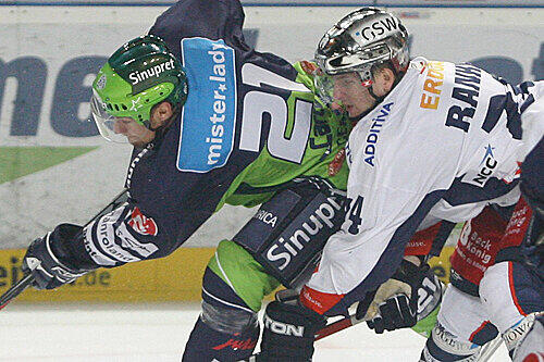 Stürmt anstelle des verletzten Greg Leeb in der Tiger-Reihe mit Scott King und Brad Leeb: Shawn Carter (Nummer 21).