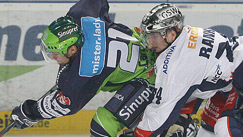 Stürmt anstelle des verletzten Greg Leeb in der Tiger-Reihe mit Scott King und Brad Leeb: Shawn Carter (Nummer 21). Stürmt anstelle des verletzten Greg Leeb in der Tiger-Reihe mit Scott King und Brad Leeb: Shawn Carter (Nummer 21).