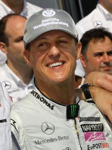 Platz 1: Rekordchampion Michael Schuhmacher. Obwohl er 2012 seine Karriere beendete, verdiente der Kerpener 23,0 Mio Euro - und damit 9,0 Mio Euro mehr als der Titelträger Sebastian Vettel. International liegt Schuhmacher damit allerdings "nur" auf Platz 23.