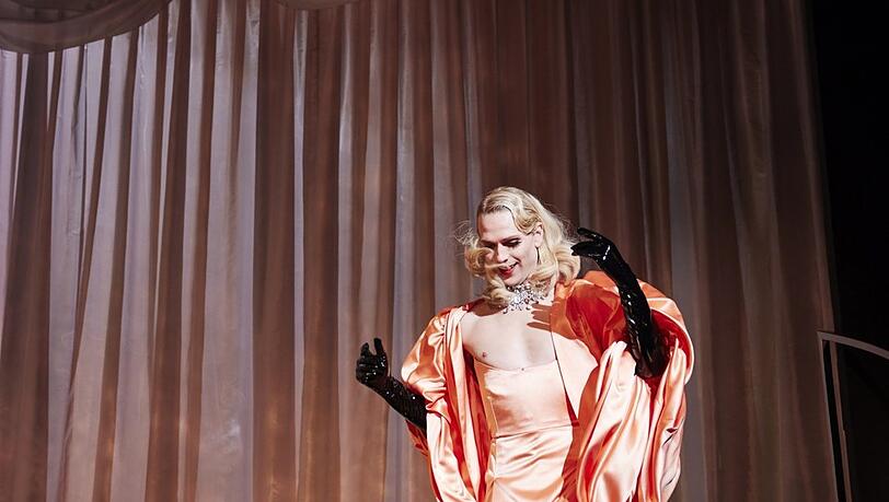 Silas Breiding in "Die Zofen" im Volkstheater. Silas Breiding in "Die Zofen" im Volkstheater.