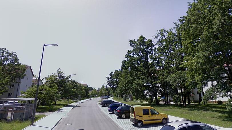 Das Pärchen war gerade auf der Leifstraße unterwegs, als plötzlich das Fenster in der Beifahrertüre zersprang. (Archivbild)