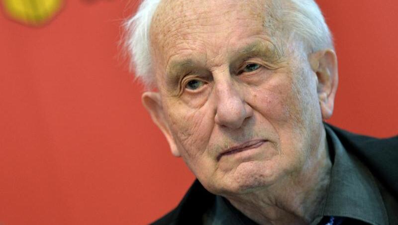 Der deutsche Dramatiker Rolf Hochhuth ist tot. Der deutsche Dramatiker Rolf Hochhuth ist tot.