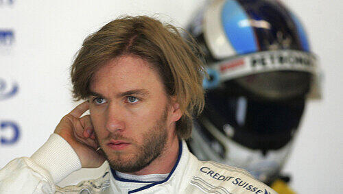 „Er ist wirklich noch genau der gleiche Kerl geblieben, der er vor seiner Karriere war“: Nick Heidfeld, die Nummer eins im BMW, gibt sich privat gern lässig. „Er ist wirklich noch genau der gleiche Kerl geblieben, der er vor seiner Karriere war“: Nick Heidfeld, die Nummer eins im BMW, gibt sich privat gern lässig.