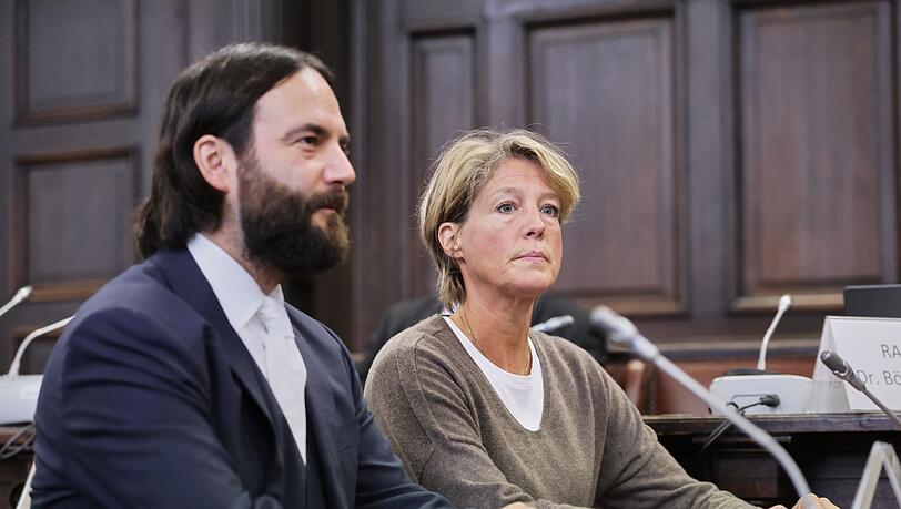 Der Verteidiger von Christina Block hat neue Beweisanträge im Umfang von 840 Seiten vorgelegt. Der Verteidiger von Christina Block hat neue Beweisanträge im Umfang von 840 Seiten vorgelegt.