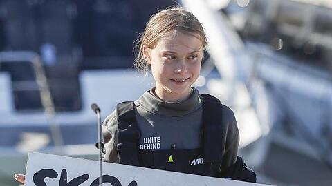 Mit diesem Aufruf wurde sie weltberühmt: Greta Thunberg und ihr Banner mit der Aufschrift "Skolstrejk För Klimatet" (Schulstreik für das Klima).