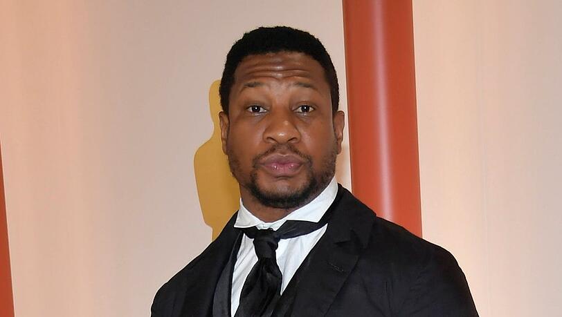 Jonathan Majors sieht sich mit schweren Anschuldigungen konfrontiert.