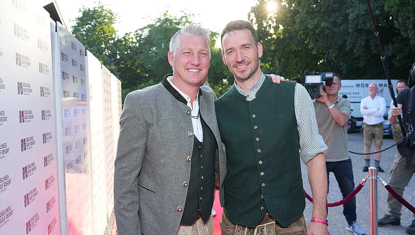 Beim Bayerischen Abend im Quellness & Golf Resort: Bastian Schweinsteiger und Felix Neureuther. Beim Bayerischen Abend im Quellness & Golf Resort: Bastian Schweinsteiger und Felix Neureuther.