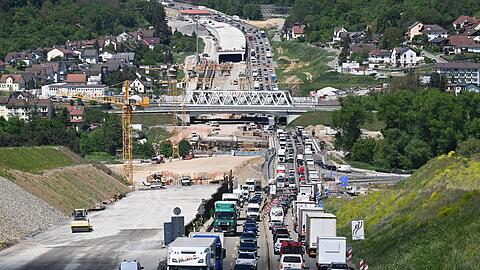 Haushaltslücke droht Verkehrsprojekte zu verzögern (Foto-Archiv).