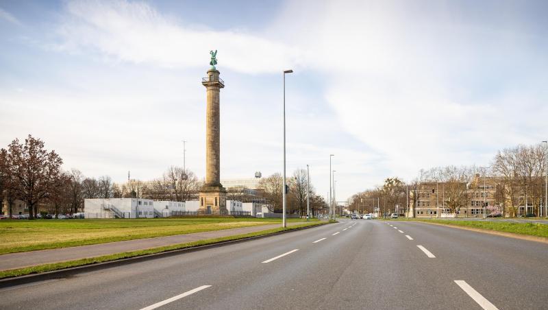 Von morgendlichem Berufsverkehr ist in der Lavesallee an der Waterloosäule in Hannover nichts mehr zu spüren. Von morgendlichem Berufsverkehr ist in der Lavesallee an der Waterloosäule in Hannover nichts mehr zu spüren.