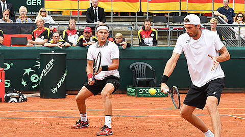 Daniel Brands (rechts) und Daniel Masur unterliegen dem polnischen Doppel Kubot/Matkowski.