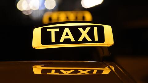 Der Tölzer bespuckte den Taxifahrer und sagte, er habe Corona. (Symbolbild)