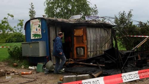 Nur noch ein verkohltes Wrack ist der Naturkindergarten. Nur noch ein verkohltes Wrack ist der Naturkindergarten.