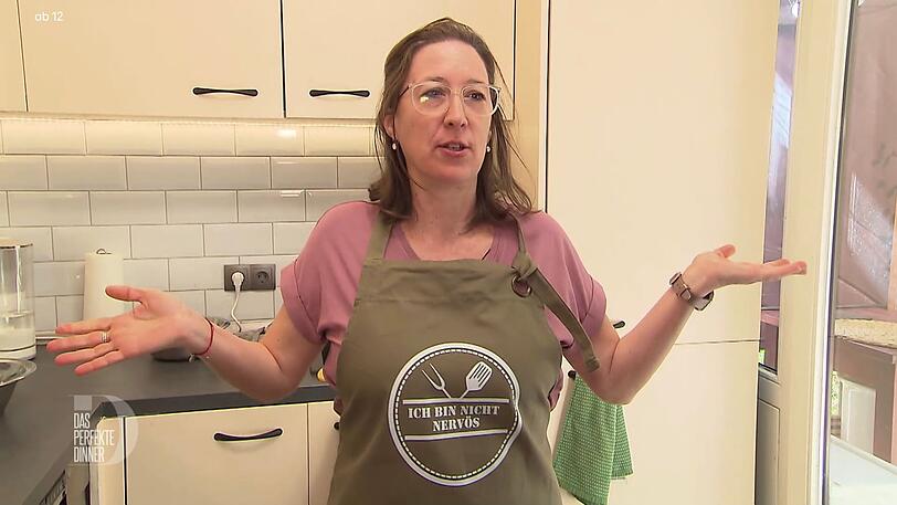 Daniela (53) tr&auml;gt das Motto f&uuml;r ihren Abend auf der Sch&uuml;rze.