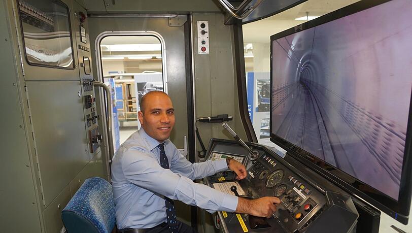 Habib Hakimi im Führerstand. Habib Hakimi im Führerstand.