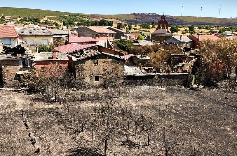 Mehrere Gegenden in Europa sind zu einem Risikogebiet f&uuml;r Waldbr&auml;nde geworden. Feuerwehrleute sind im Sommer in st&auml;ndiger Alarmbereitschaft und eilen im Ernstfall mit L&ouml;schfahrzeugen, Helikoptern und Flugzeugen zur Hilfe.