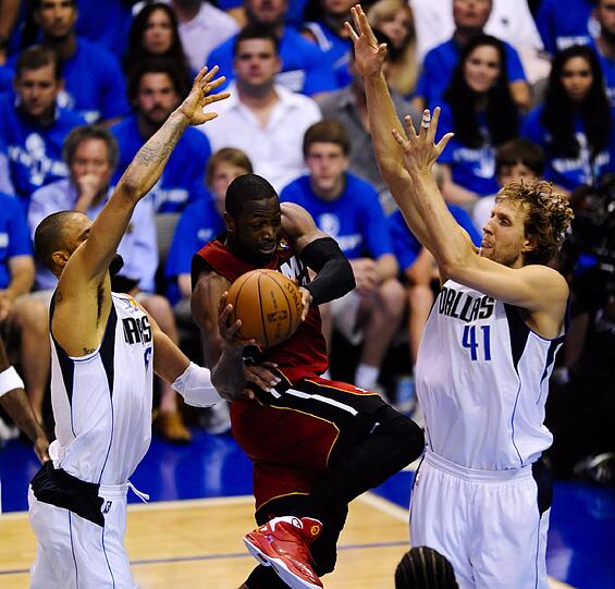 Dirk Nowitzki und seine Dallas Mavericks gleichen in der NBA-Finals-Serie zum 2:2 aus.