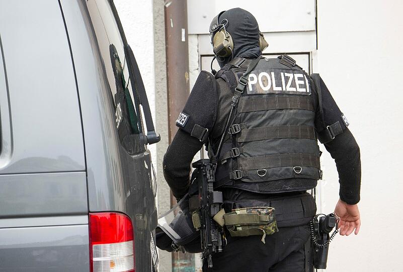 Geiselnahme in Ingolstadt: Das SEK ist vor Ort. Die Bilder vom Rathausplatz