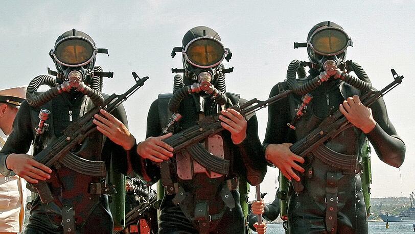 Soldaten der russischen Schwarzmeerflotte, die auf der Krim stationiert ist. Die Halbinsel gehört zur Ukraine. Soldaten der russischen Schwarzmeerflotte, die auf der Krim stationiert ist. Die Halbinsel gehört zur Ukraine.