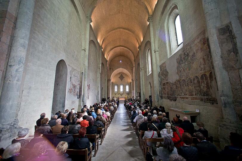 In der Kathedrale der Gemeinde Digne-les-Bains haben am Samstag Hunderte Menschen der Opfer des Flugzeugabsturzes vom Dienstag gedacht.