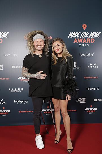Sophia Thomalla und Preisträger Tom Belz.