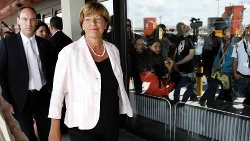 Hat Ulla Schmidt die Flugbereitschaft der Bundeswehr unnötig eingesetzt? Hat Ulla Schmidt die Flugbereitschaft der Bundeswehr unnötig eingesetzt?