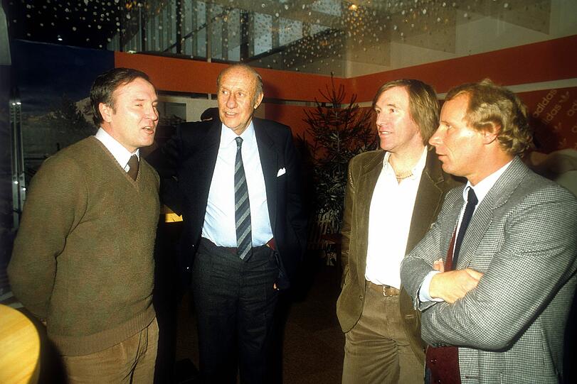 Brunnenmeier bei einer Sportartikelmesse mit Helmut Schön, Günther Netzer und Berti Vogts.