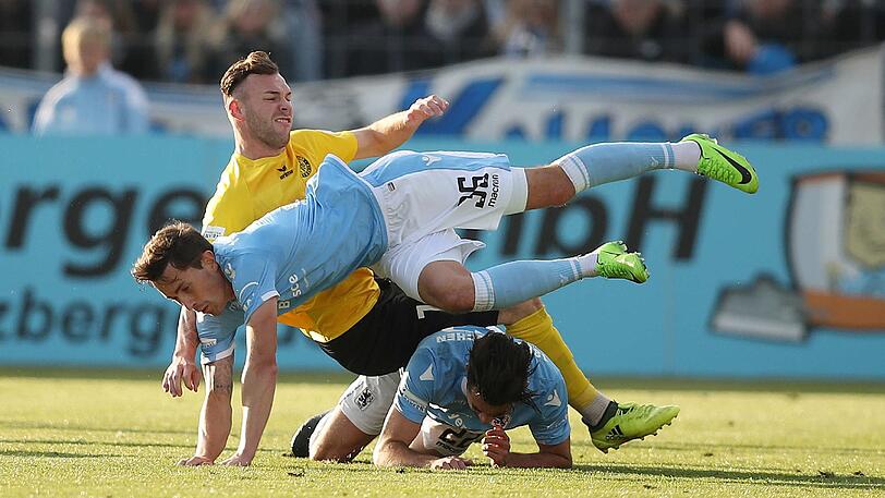 Kann Bayreuth den Sechzgern und Phillipp Steinhart (m.) im Totopokal-Viertelfinale ein Bein stellen?
