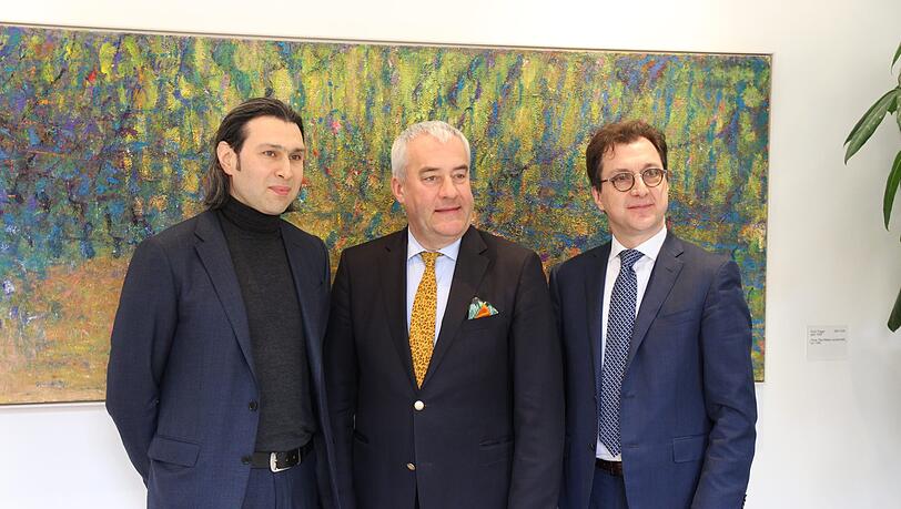 Kunstminister Ludwig Spaenle zwischen dem Dirigenten Vladmir Jurowkski (links) und dem Intendanten Serge Dorny. Kunstminister Ludwig Spaenle zwischen dem Dirigenten Vladmir Jurowkski (links) und dem Intendanten Serge Dorny.