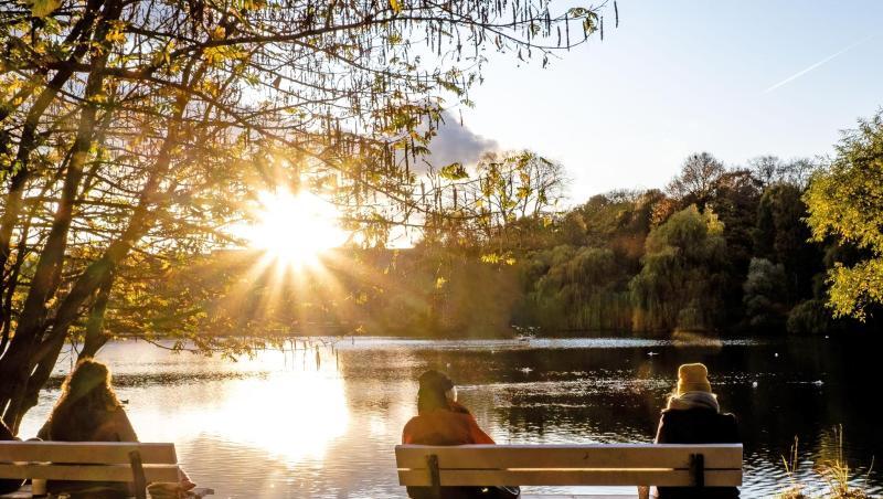 Herbstlicher Sonnenschein in Kiel: Der vergangene Monat war nach Angaben des EU-Klimawandeldienstes Copernicus der global wärmste Oktober seit Beginn der Aufzeichnungen 1981. Herbstlicher Sonnenschein in Kiel: Der vergangene Monat war nach Angaben des EU-Klimawandeldienstes Copernicus der global wärmste Oktober seit Beginn der Aufzeichnungen 1981.