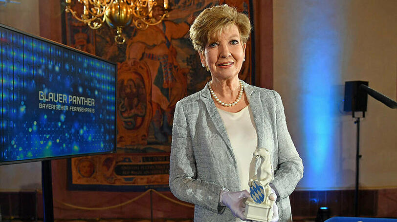 Carolin Reiber freut sich über den Ehrenpreis des Bayerischen Ministerpräsidenten.