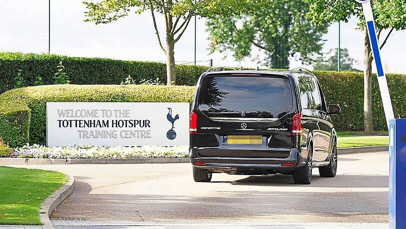 Bye bye, Tottenham: Nach 19 Jahren bei den Spurs sucht Kane ein neues Abenteuer beim FC Bayern. Bye bye, Tottenham: Nach 19 Jahren bei den Spurs sucht Kane ein neues Abenteuer beim FC Bayern.
