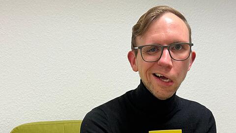 Mit einem Smiley mit schr&auml;gem Grinsen wirbt Friederich f&uuml;r seine Mutmacher-Aktion.