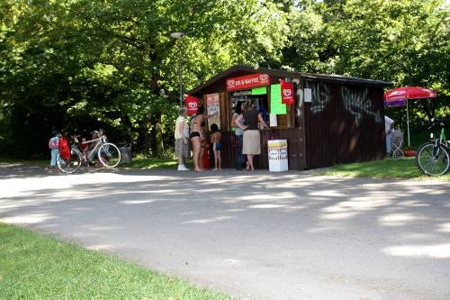 Vor diesem Kiosk im Hirschgarten wurde Marvin vom Radler erfasst.