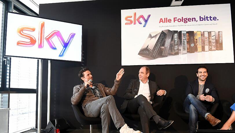 Simon Verhoeven, Carsten Schmidt (Ceo Sky Deutschland) und Elyas M'Barek Simon Verhoeven, Carsten Schmidt (Ceo Sky Deutschland) und Elyas M'Barek
