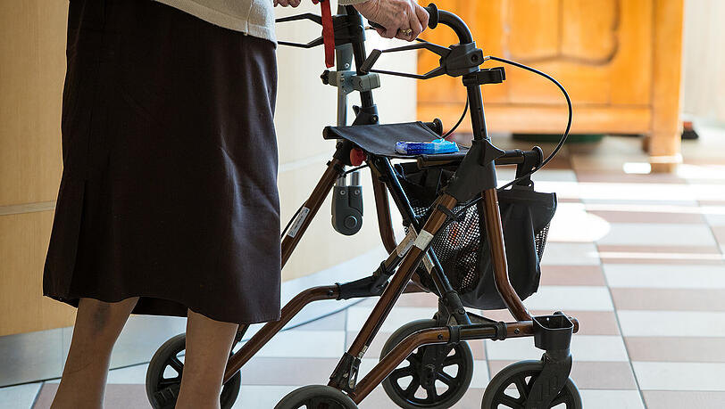 Ein Mann wollte eine 86-jährige Frau ausrauben (Symbolbild). Ein Mann wollte eine 86-jährige Frau ausrauben (Symbolbild).