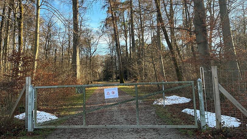 Dort, wo Bäume beschädigt sein können, ist der Park gesperrt.