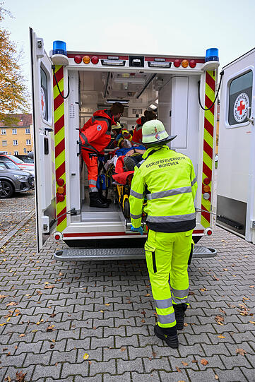 Feuerwehrübung, Luftrettung in München am 08.11.2024

Fotocredit:
Hannes Magerstädt
hannes@magerstaedt.de
Mobil.+49172 8178700