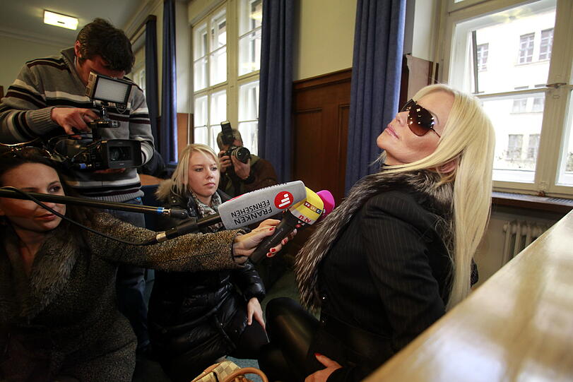 So sexy erschien Tatjana als Zeuging vor dem Nürnberger Gericht um im Verfahren gegen ihren Ex-Freund auszusagen.
